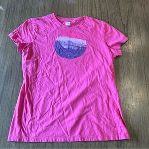 cute pink shirt
brand the north face
size medium